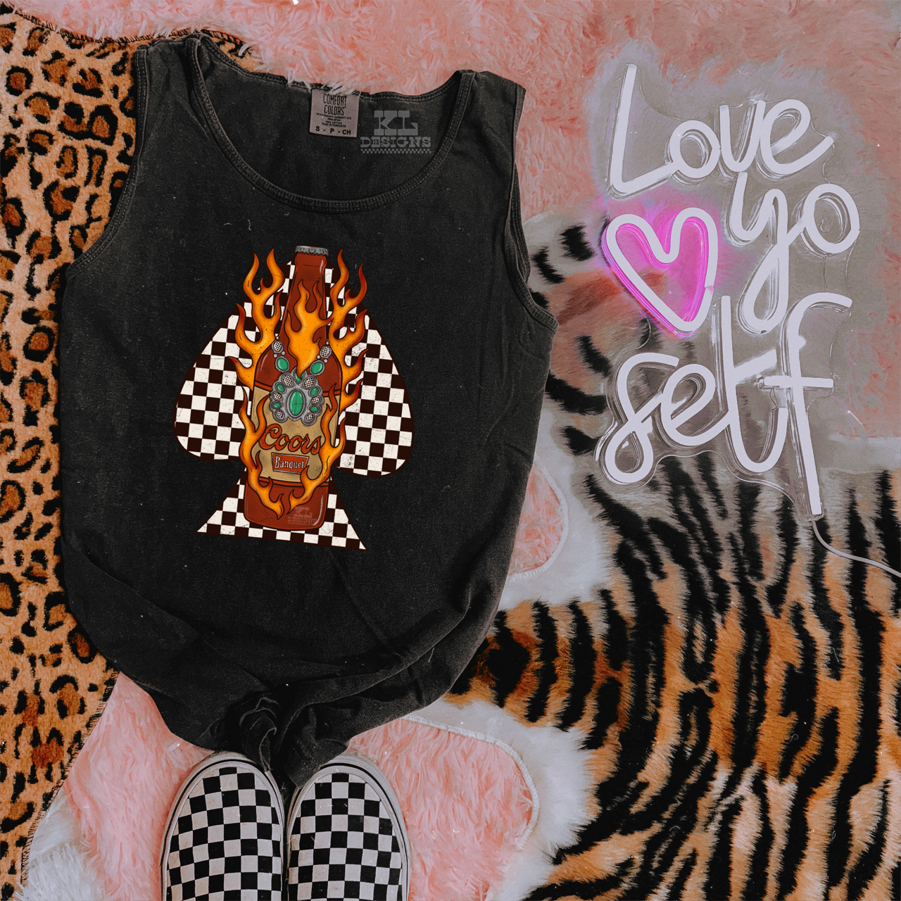Flamin’ Edgy Checkered Spade Bottle