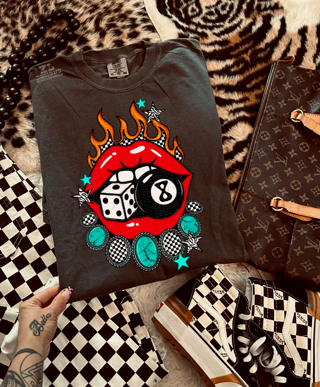 Edgy Flaming Gambling Lips