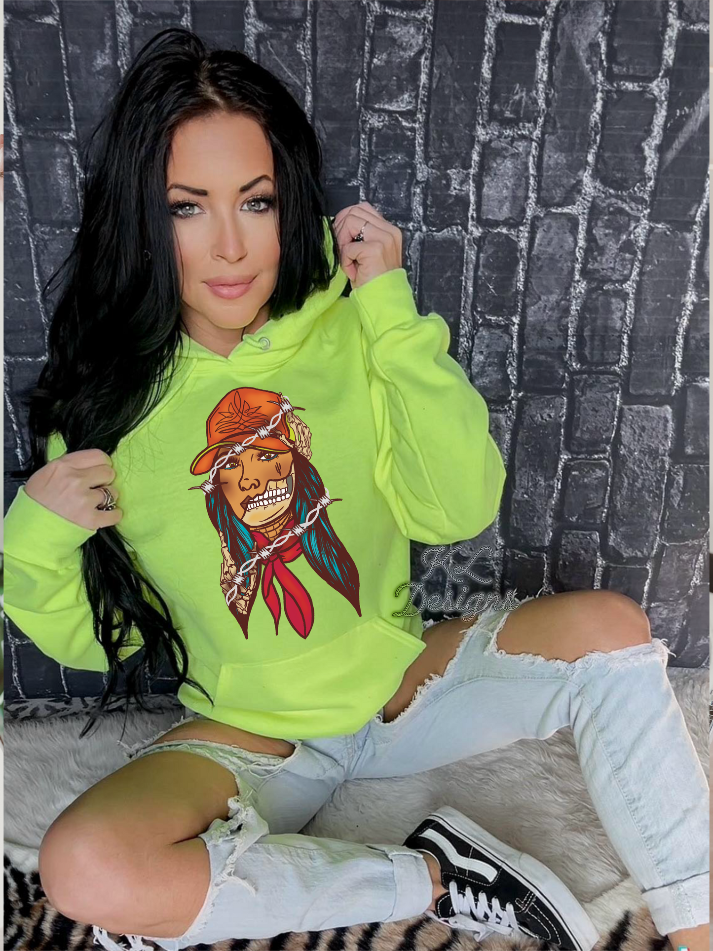 Barbed Wire Babe / Tee - Preorder