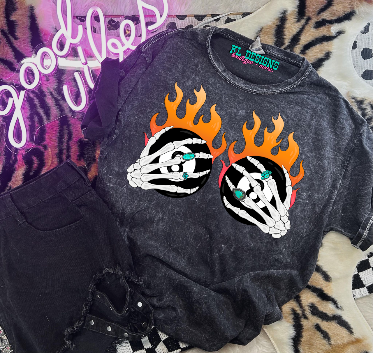 8 Balls Of Fire (preorder)